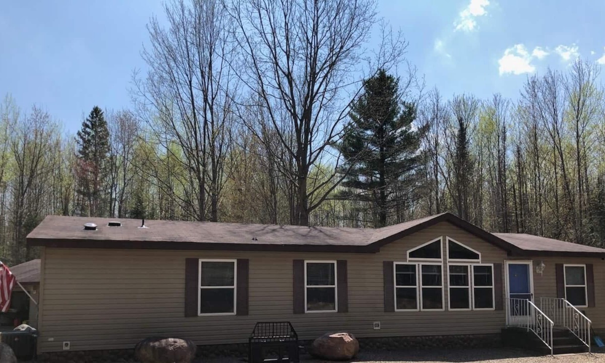 Florence House | Cozy Northwoods Retreat! Great for relaxing and trail riding!