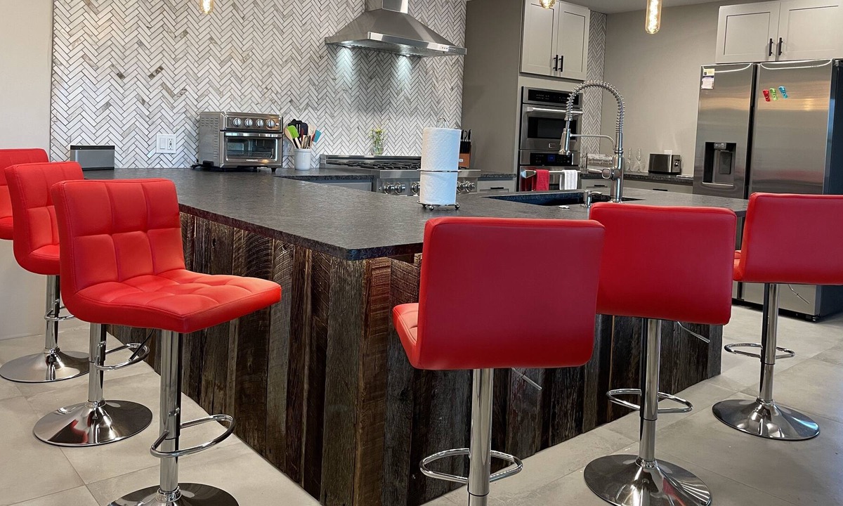 Lynchburg House | Cozy/Quiet Home- 10 Minute Walk to Beautiful Downtown Lynchburg