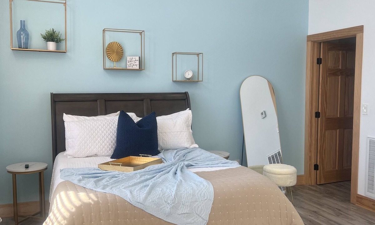 Chestnut Hill Apartment | Cozy studio apartment centrally located with only a 6 min drive to Broadway