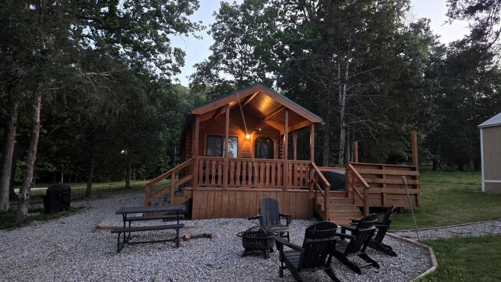 Jones Mills House | Cozy Woodland Retreat with Fire Pit in Hot Springs, Arkansas