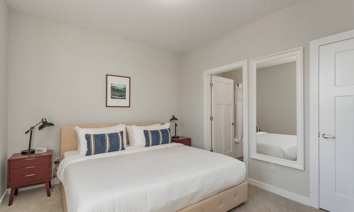 Hillsboro Village Apartment | CozySuites Music Row | Bold 2BR in Nashville! #14