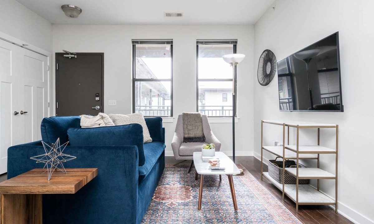 Hillsboro Village Apartment | CozySuites Music Row Elegant 1BR in Nashville! 36