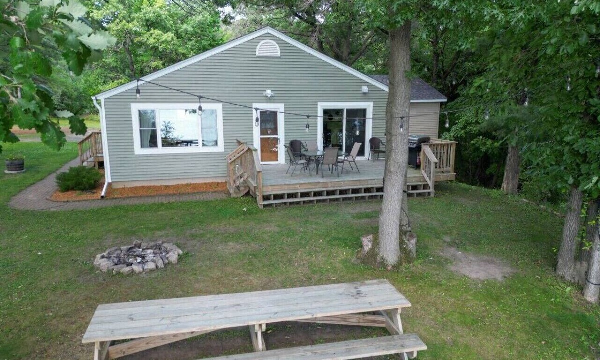 Seymour House | Creekside Cottage! Lake Altoona Getaway