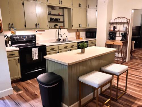 Maryville House | Creekside Cottage, Private, Peaceful, Cozy Escape