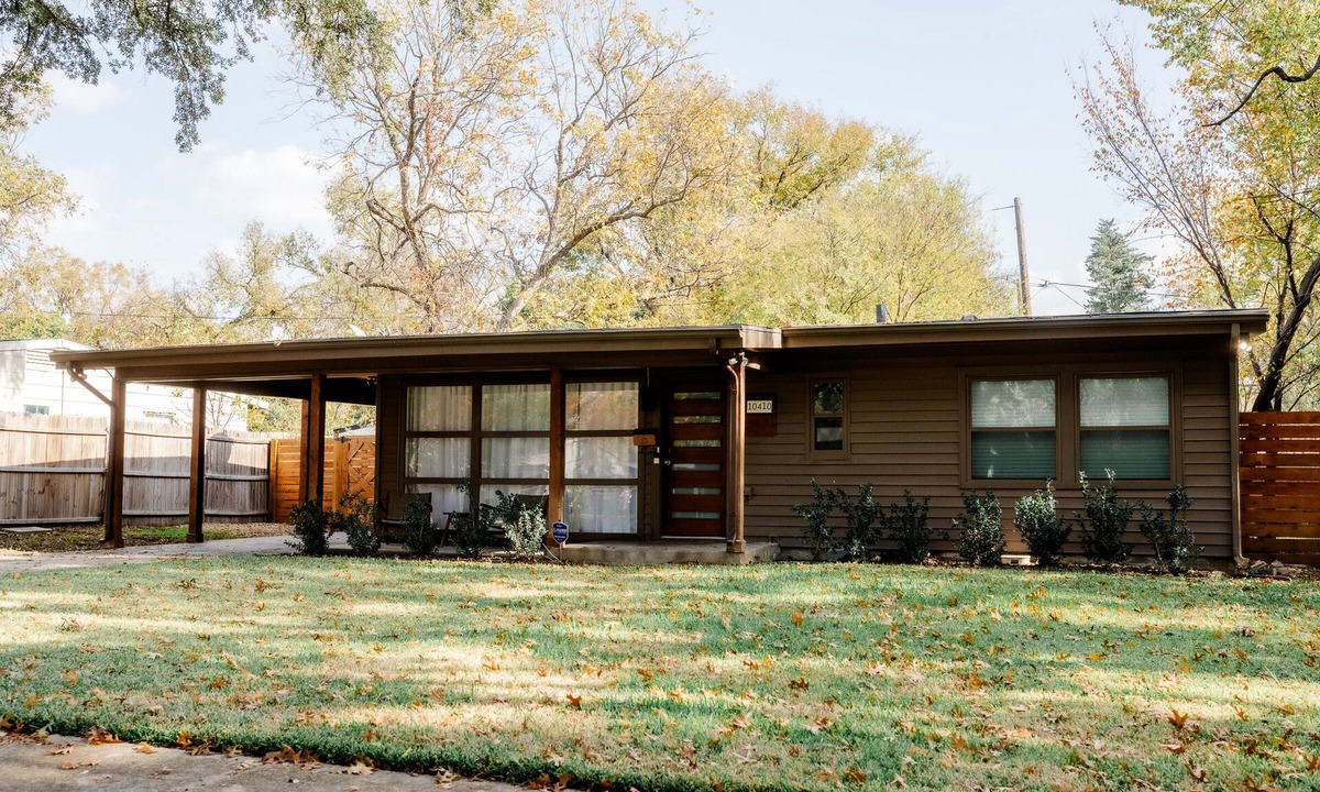 Dallas House | Dallas Retreat Near White Rock|3BR| Nell Haven Homes. 35 mins from World Cup games!