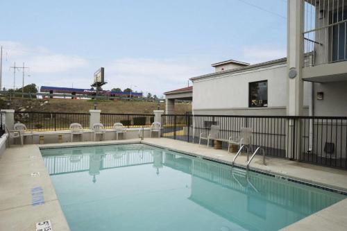Gracewood Hotel | Days Inn by Wyndham Augusta Fort Eisenhower