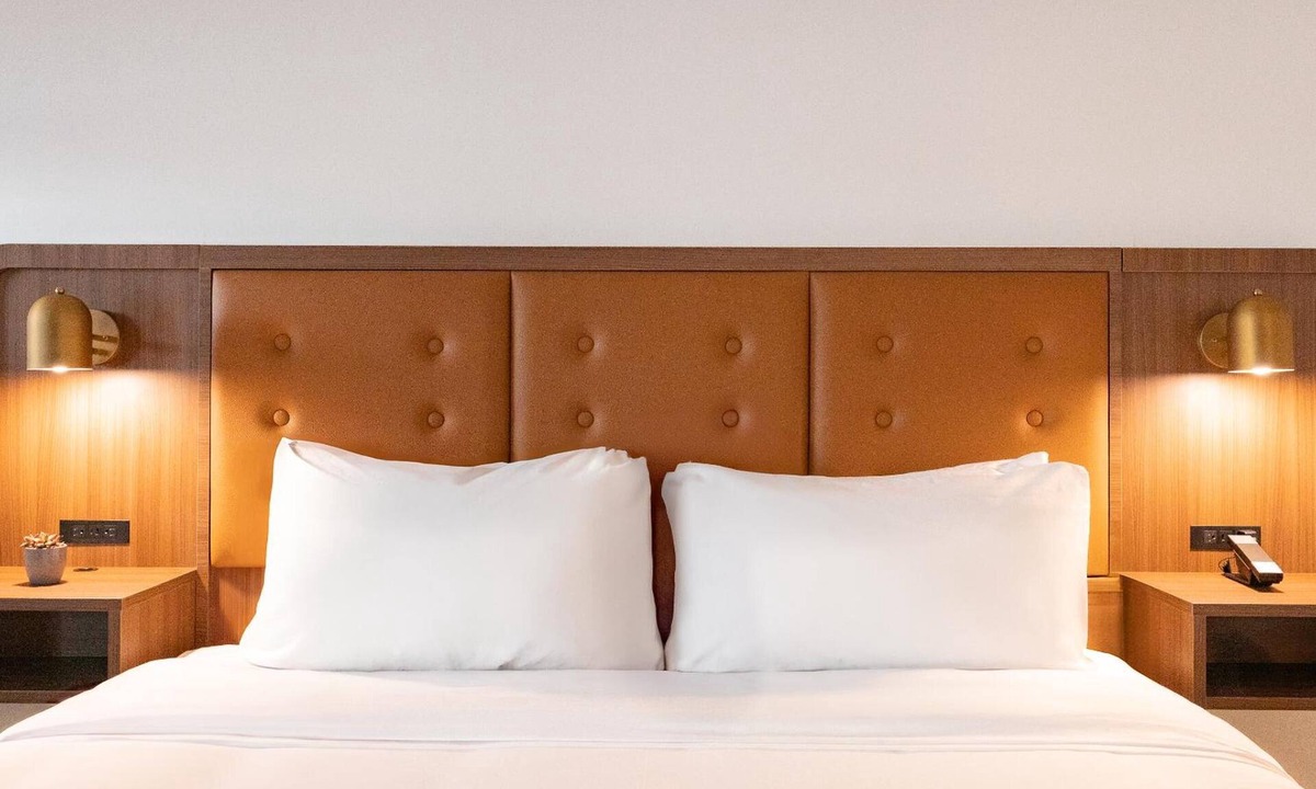 Talbot's Corner Hotel | Double Queen Room in Nashville | Mid-Century Style | Free Parking & Pool Access