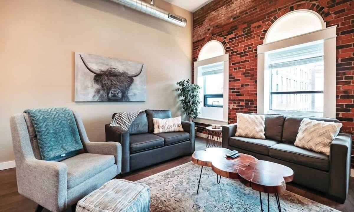 Historic Downtown La Crosse Apartment | Downtown La Crosse Loft: Modern Comfort & Style