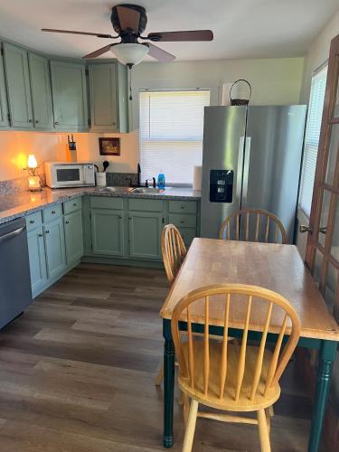 Livingston House | Downtown Livingston Retreat