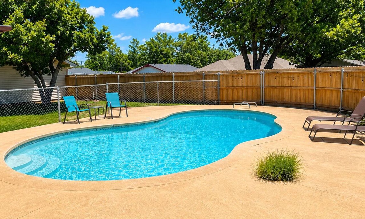 Chickasha House | Drover House | USAO | Private Pool | King Bed | WD