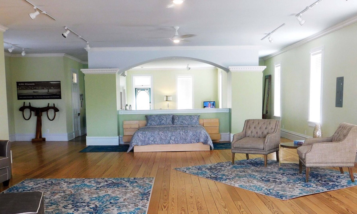 Alma Apartment | EAGLES NEST Loft | Inn At Big River Theatre