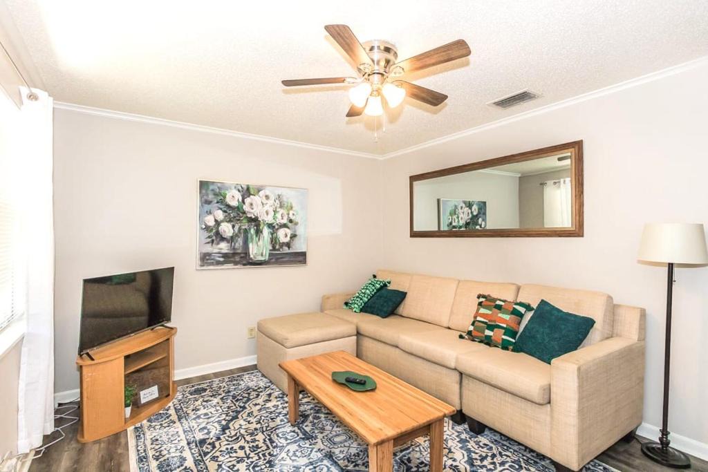 Little Rock House | Easy Access to Everything - The Westside Nest