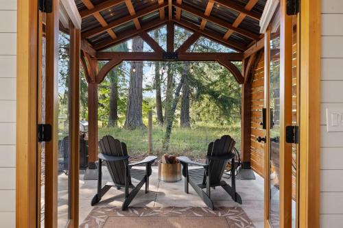 Camas House | Eco Friendly Tiny Container Home Retreat