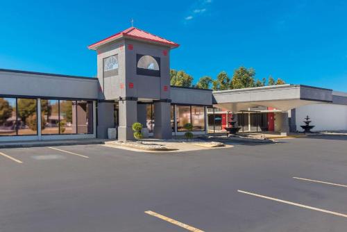 Cave City Cabin | Econo Lodge Cave City