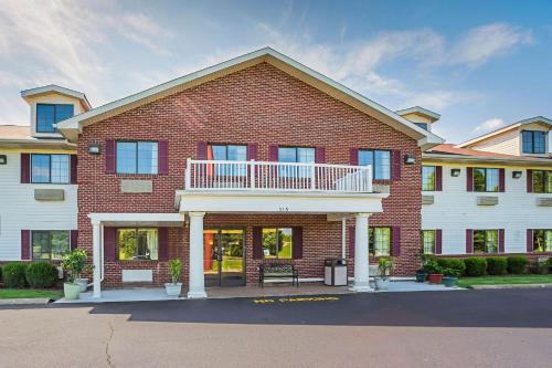 Ripley Hotel | Econo Lodge Inn & Suites Ripley