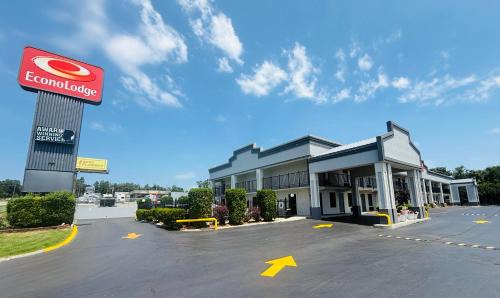 Lenoir City Cabin | Econo Lodge Lenoir City - Knoxville Area