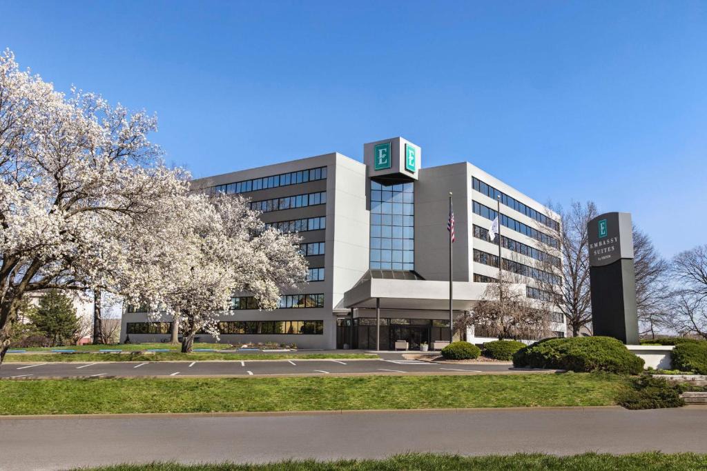 Overland Park Hotel | Embassy Suites by Hilton Kansas City Overland Park