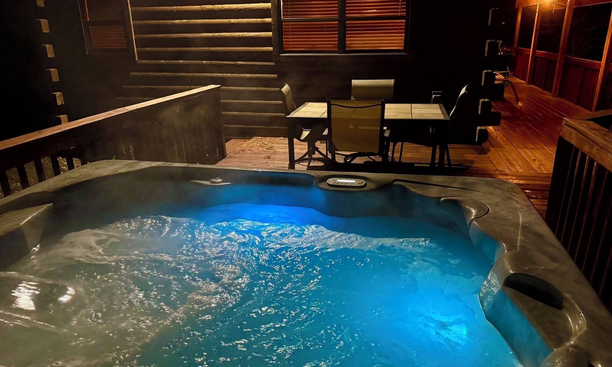 Eureka Springs Cabin | Enchanted Forest Whispering Pines- 2 bedroom Cabin with Hot Tub! Hiking Trail & Cave on property!