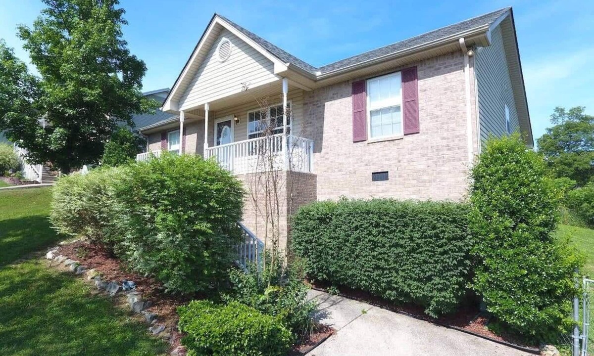 Millersville House | Enjoy a Fenced Yard Just 20 Minutes from Nashville
