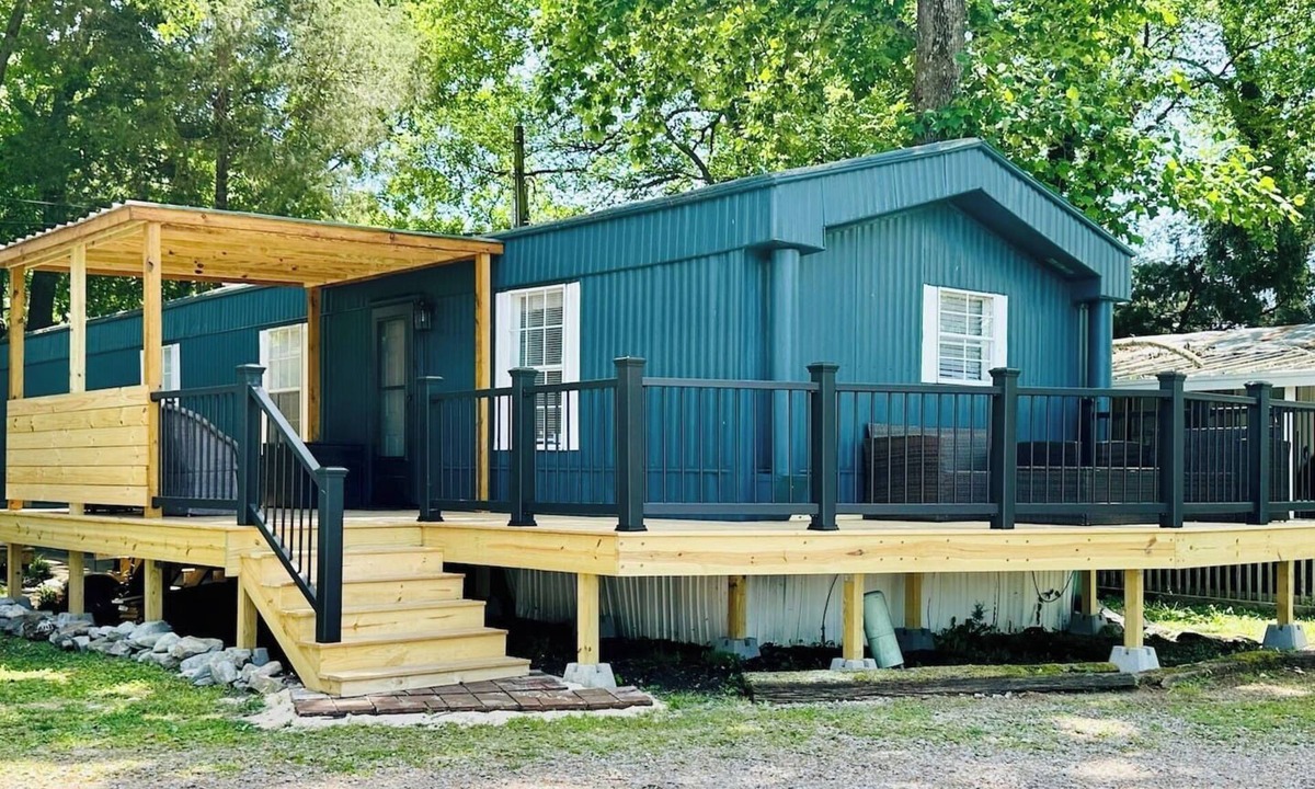 Gallatin House | Entire Lakeside Home Walk to Marina & Bar & Grill- 2 bedroom 1 bath