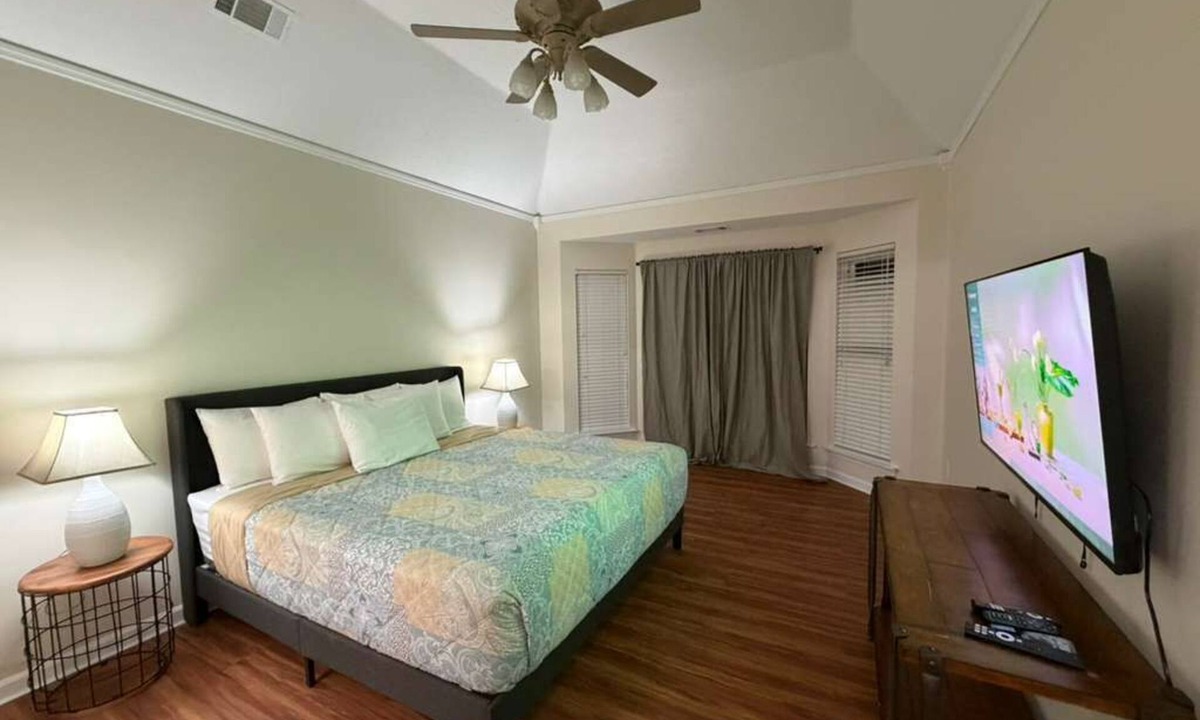 Olive Branch House | Excellent 4BR+Bonus Room Sleep in Pleasant Olive Branch