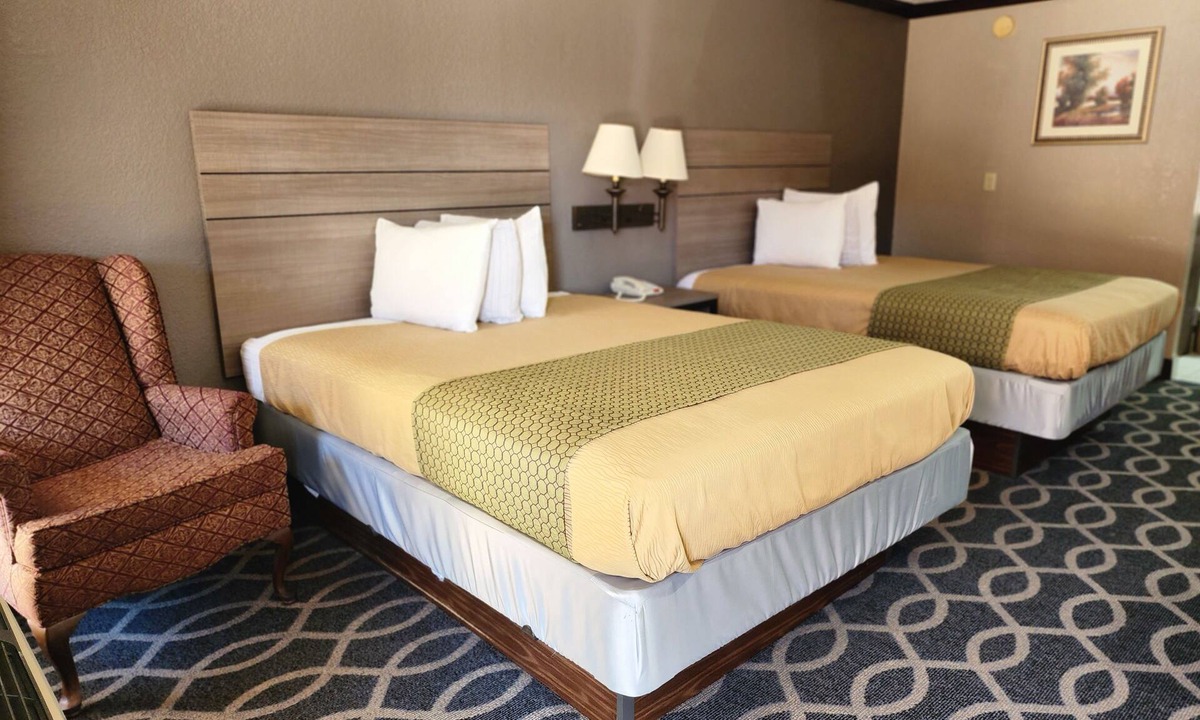 Oklahoma City Hotel | Executive Inn
