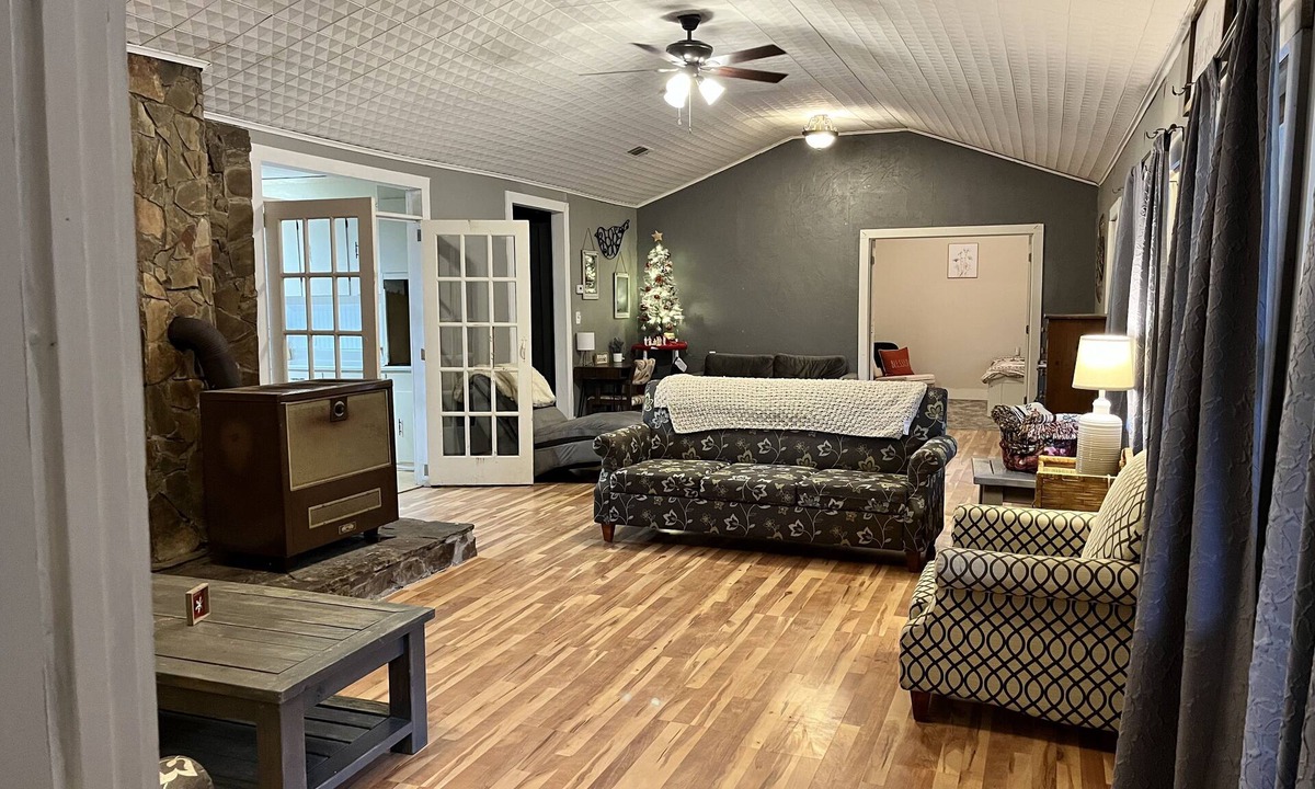 Pelsor House | Fairview House! Minutes from Hiking, ATV trails, floating and so many much more!