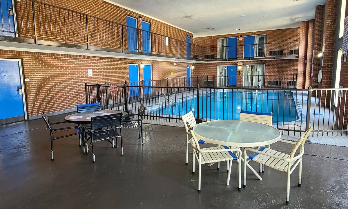 Jonesboro Hotel | Fairview Inn & Suites