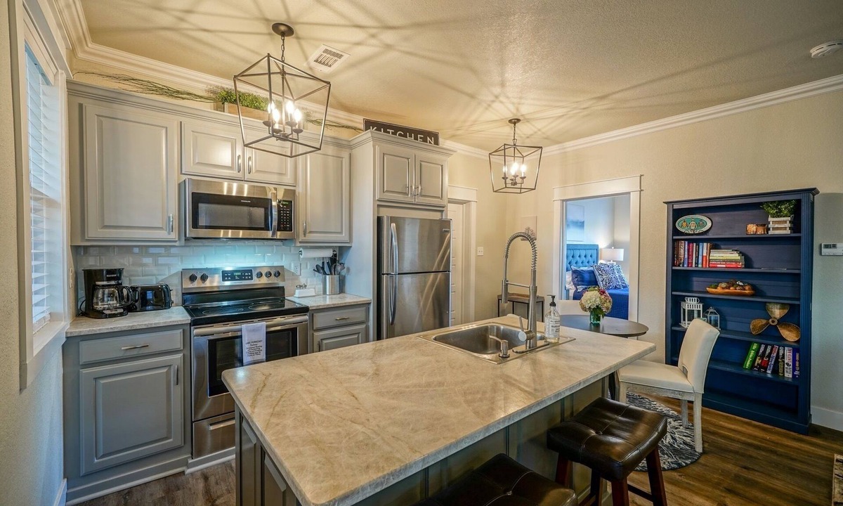 Lake Hamilton House | Fall Rates! Lux Lake Cottage, great location, perfect home & property.