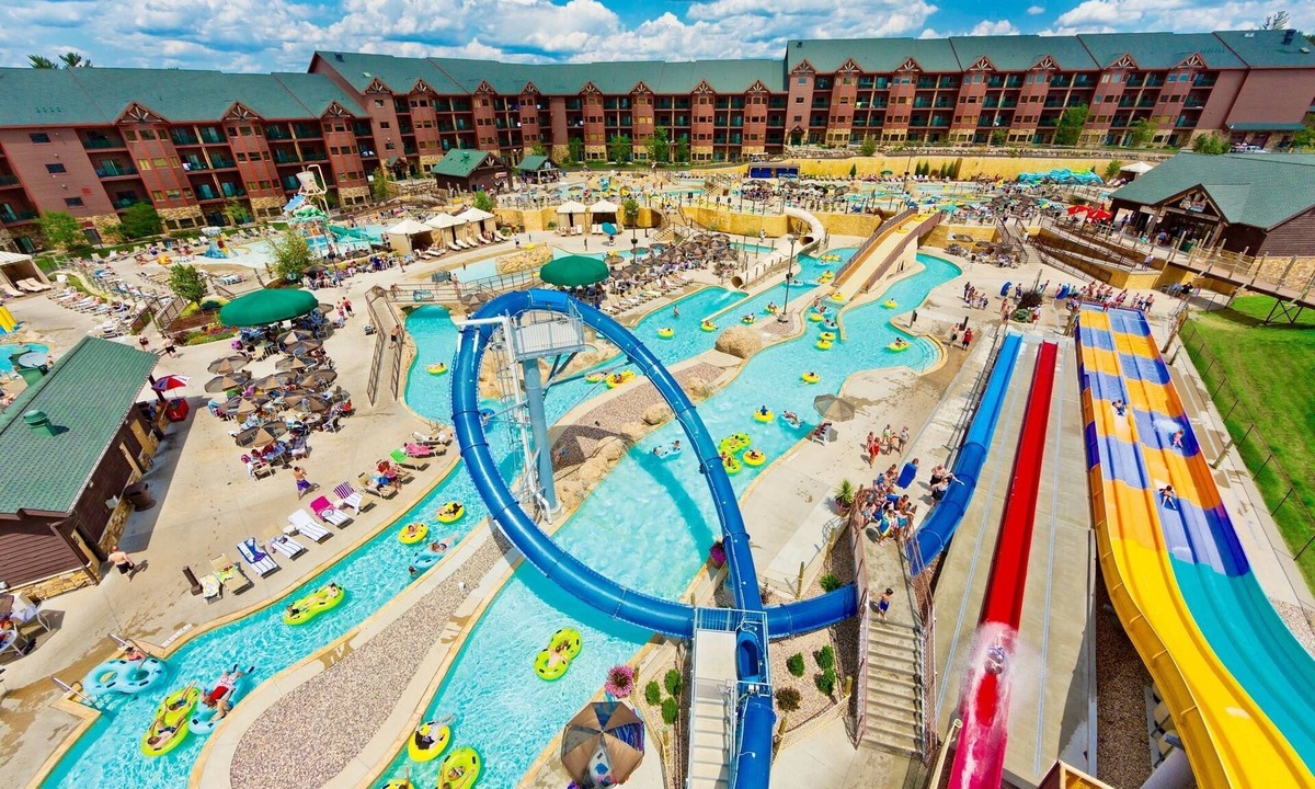 Lake Delton Condo | Family-Friendly 2BR Wyndham Glacier Canyon w/FREE Waterpark Access - Sleeps 8