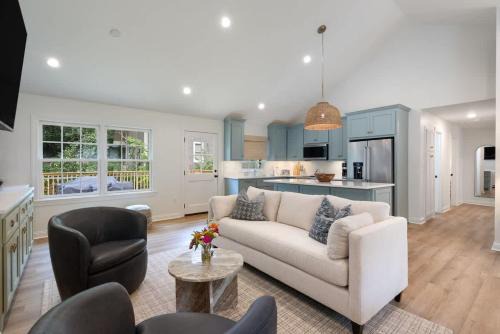Oxford House | Family Friendly 4BR Oxford Home Near The Square