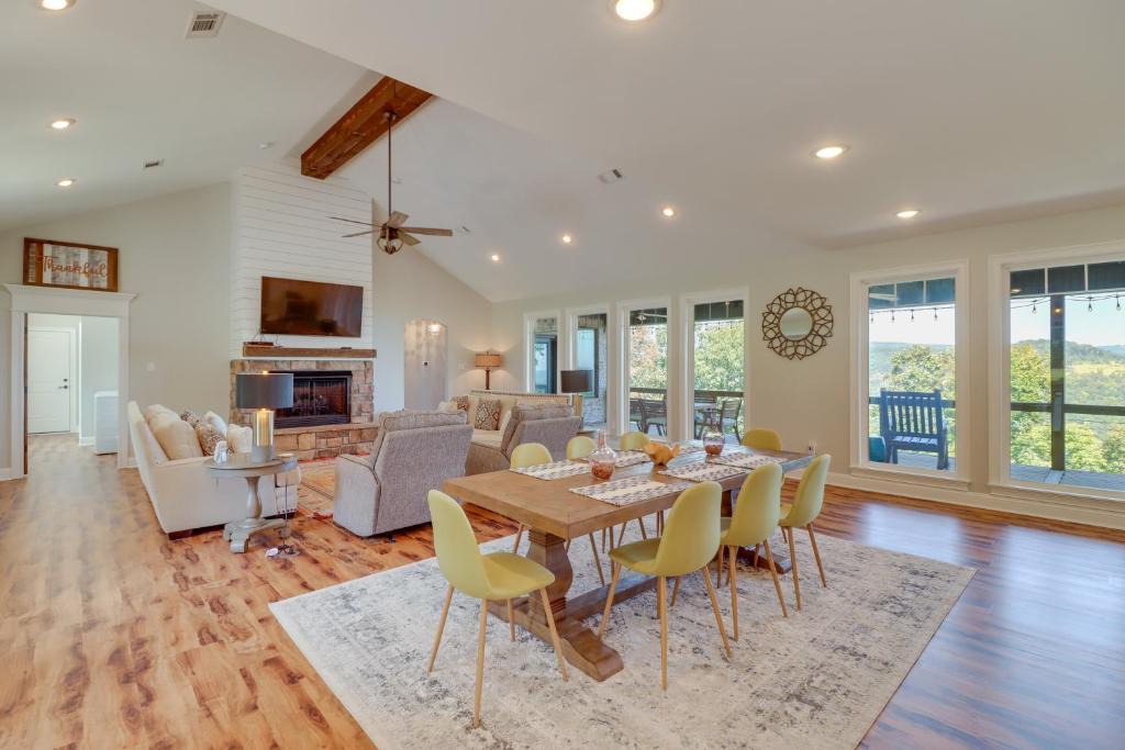 Edgemont House | Family-Friendly Edgemont Home with Deck and Lake Views