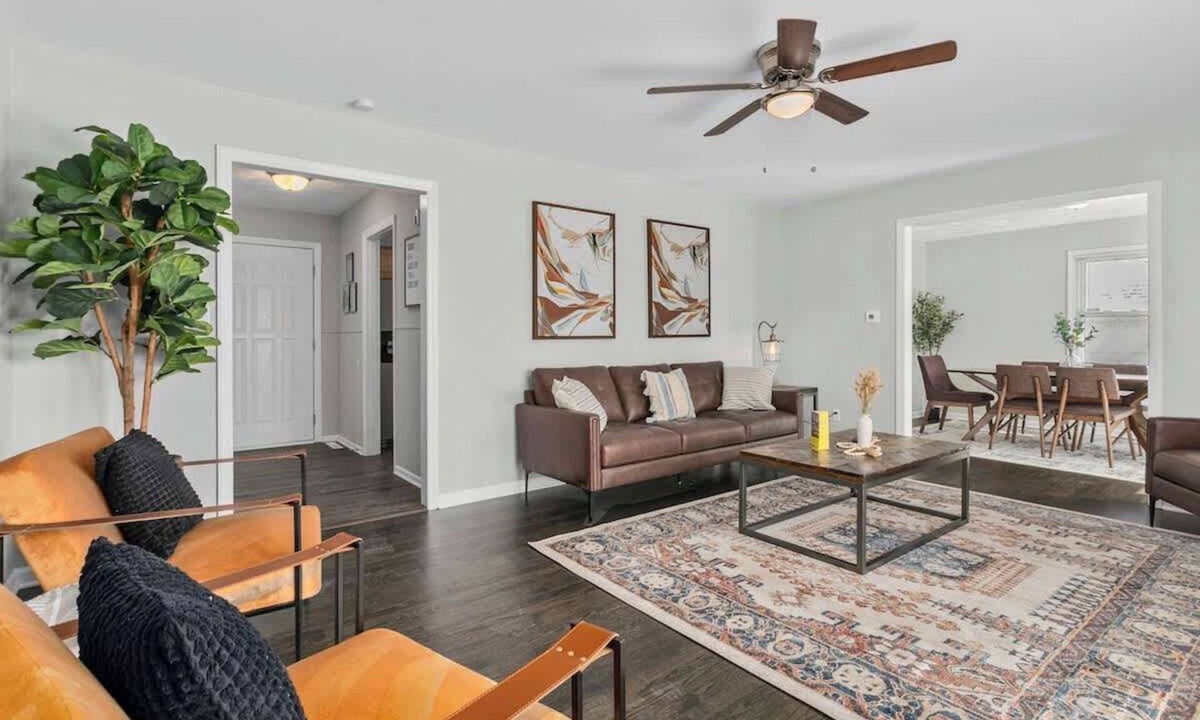 North Kansas City House | Family Home 2LivingSpaces|Near GEHA/nearby stadium