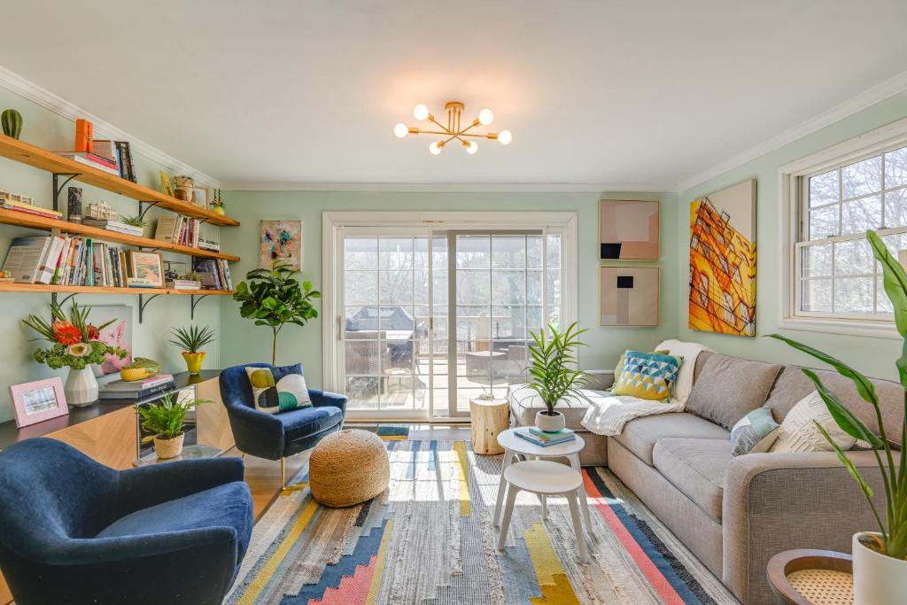 Fairview House | Family Home w/Furnished Deck in Fairview!