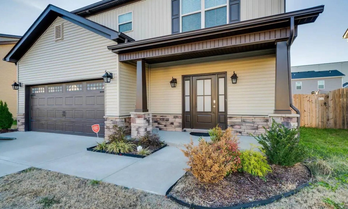 Murfreesboro House | Family Oasis w/Hot Tub ideal for longer STAYS!