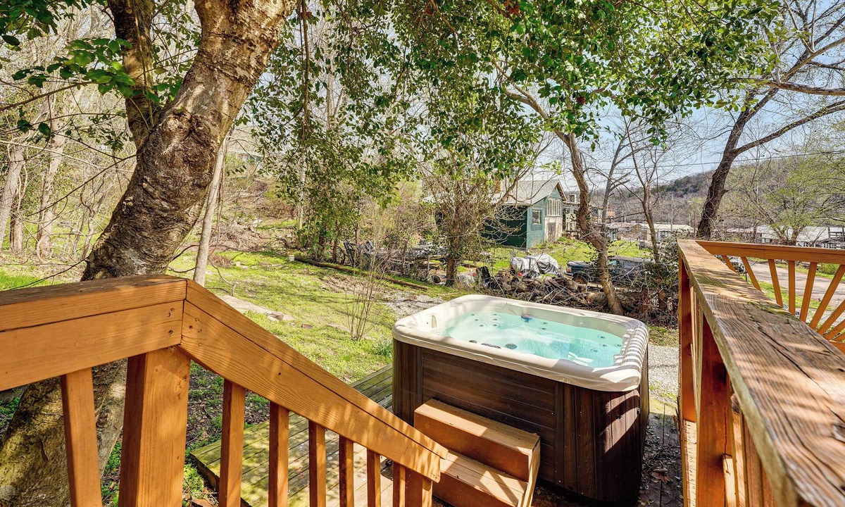Rockaway Beach Cottage | Fish Off Boat Dock! 1950s Rockaway Beach Cottage