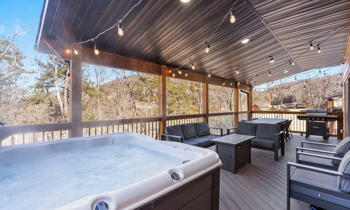 Branson House | Free Show Tickets Hot Tub, Pools & Luxury Stay Near Thunder Ridge Arena & Branson Attractions