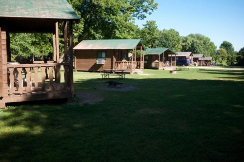 Fremont Resort | Fremont RV Campground Loft Cabin 1