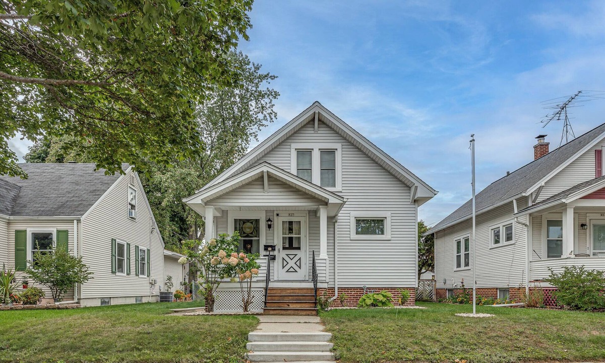 Sheboygan House | Fresh Coast Craftsman - Pet Friendly | Near Lake
