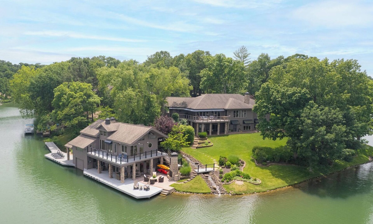 Bella Vista House | Gated lakefront retreat right on the lake, hot tub, kayak, pool table, luxury,