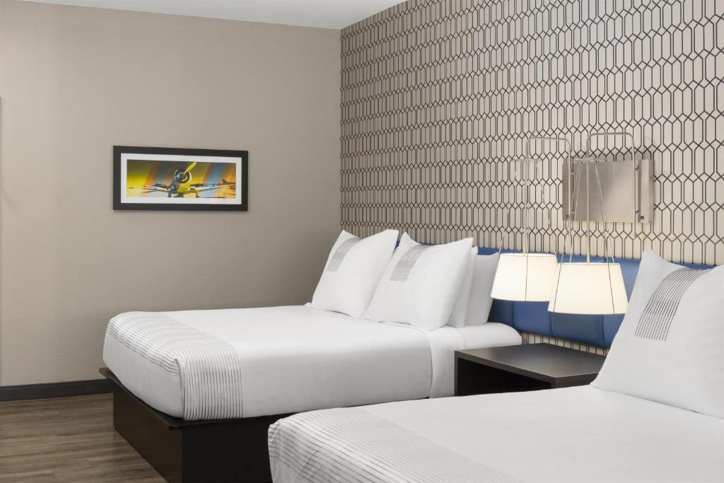 Nashville Hotel | GLo Best Western Nashville Airport