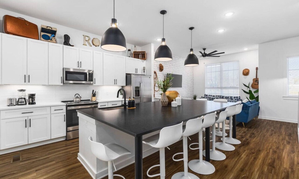 Cleveland Park House | Gorgeous House w/Rooftop Patio, Garage, 3 miles to Downtown