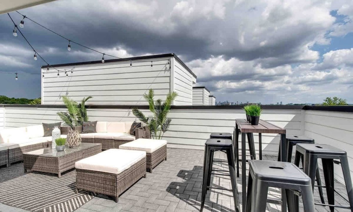 Haynes Area House | Gorgeous Nashville Retreat Skyline Rooftop