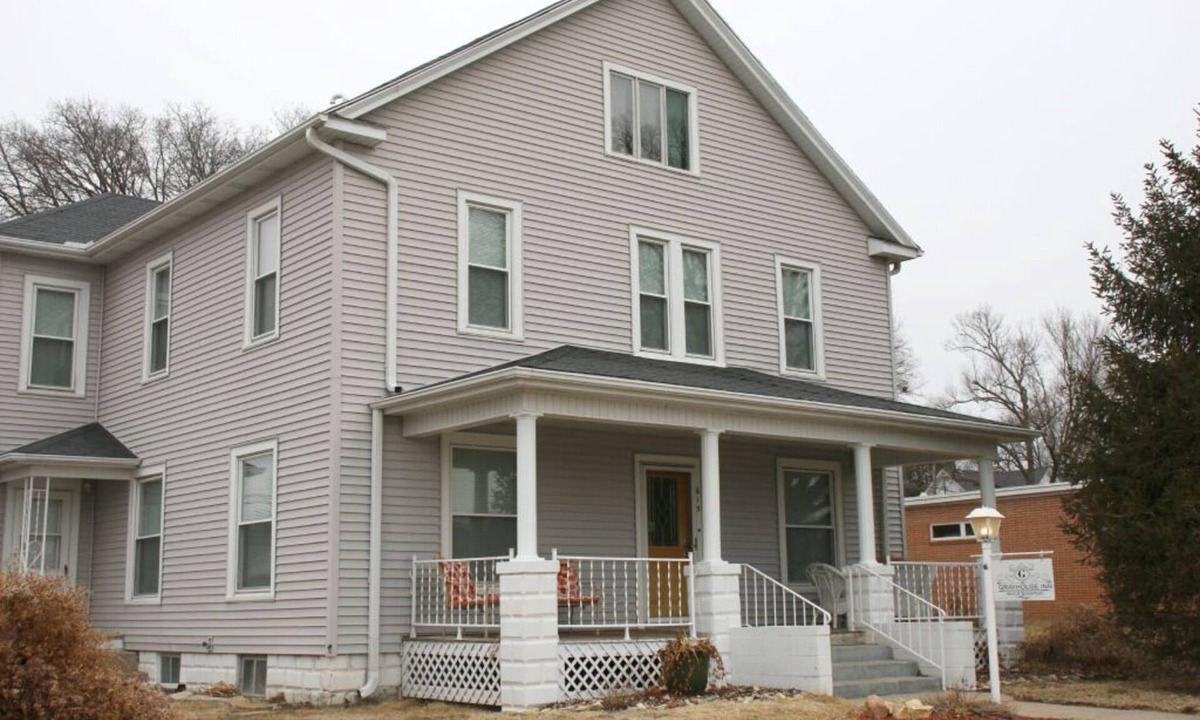 Fairbury Bed & Breakfast | Grayhouse Inn - Room #8