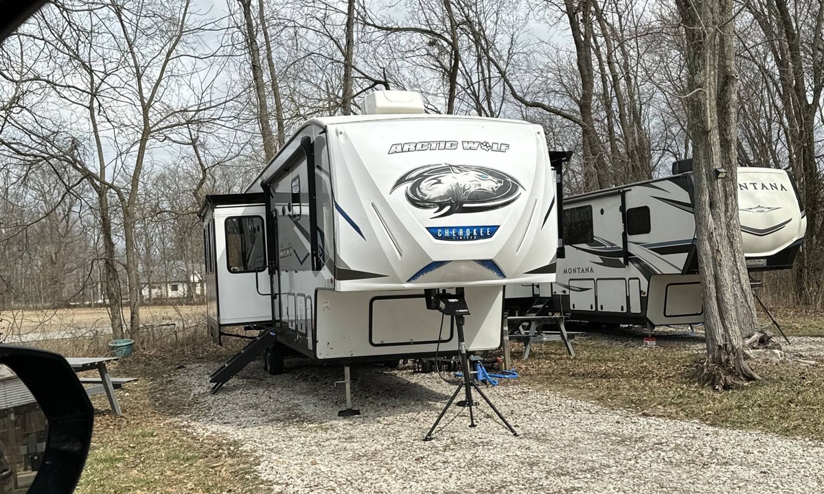 New Lebanon RV Rental | Great for the traveling crew to Robinson for work. Comes with everything needed!