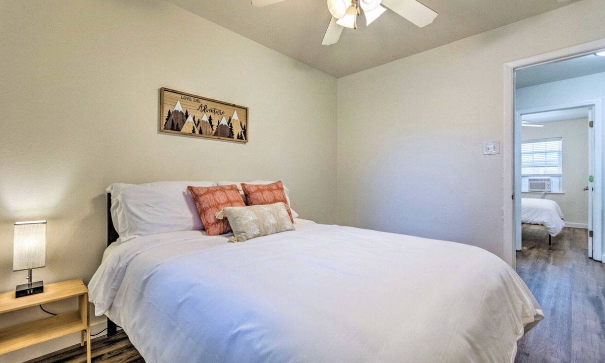 Capital View Apartment | Great location! 2-BR with queen bed near UAMS, Little Rock with WiFi, AC