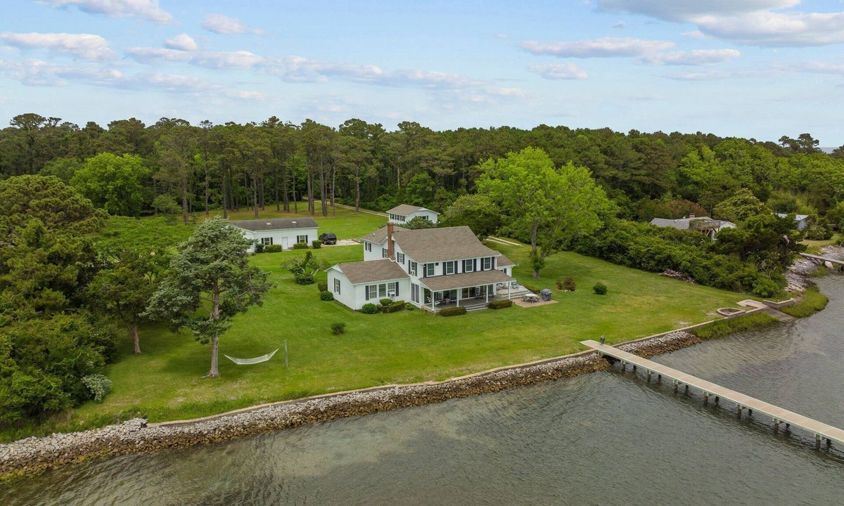 Gloucester House | Harolds House-Sound Front/Pet Friendly with Dock
