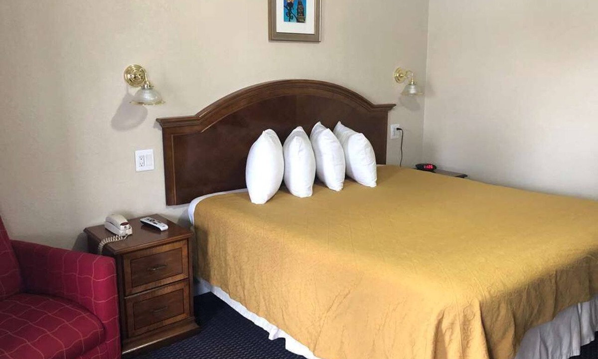 Harrisonville Hotel | Harrisonville Stay | 1 Unit | Convenient N Commercial St Location