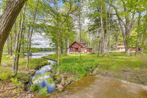 Neillsville House | Hatfield Family Home on Lake Arbutus: Boat & Hike
