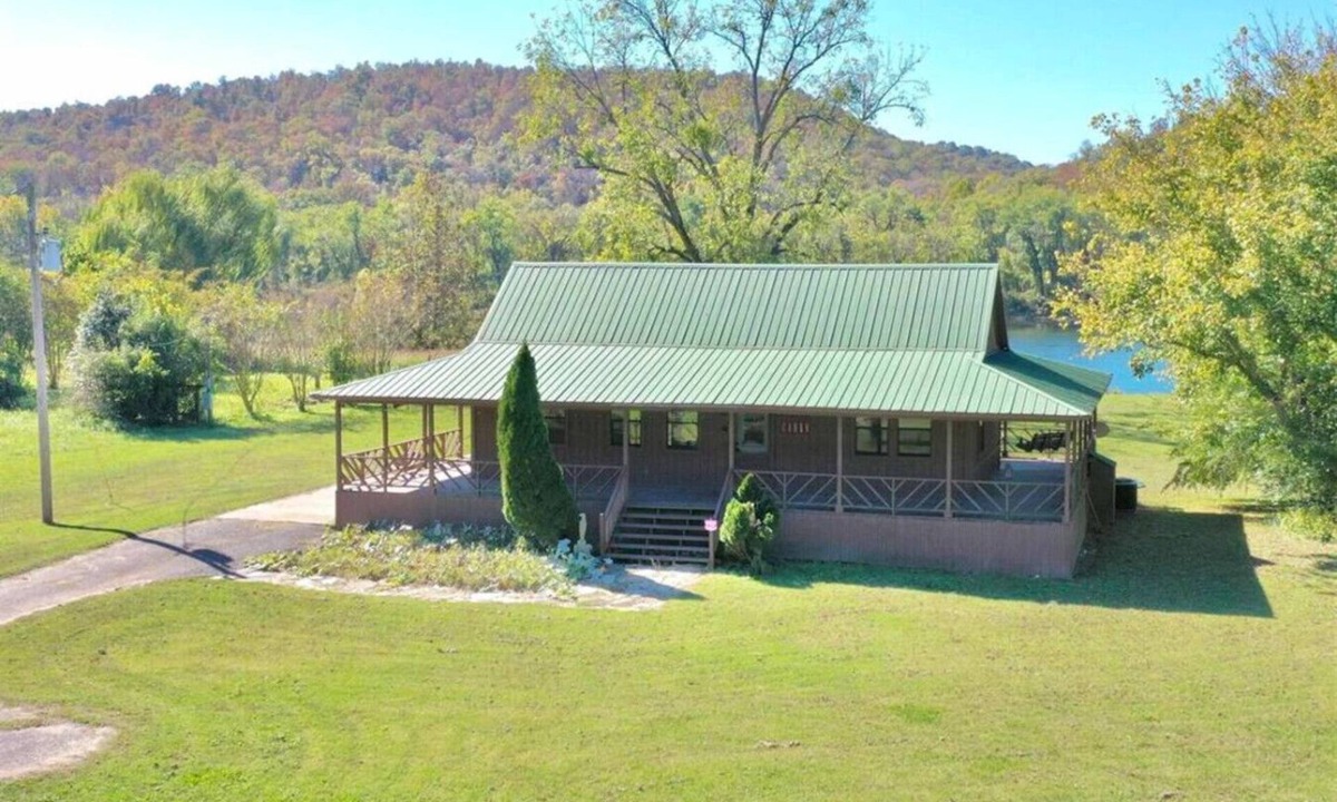 Guion Cabin | Hell Creek Cabin on the White River